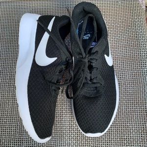 ❗️SOLD❗️Nike Tanjun Sneakers